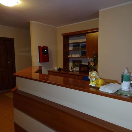 Отель Gosciniec Ustrzycki Устшики-Дольне Экстерьер фото