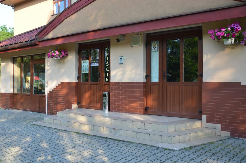 Отель Gosciniec Ustrzycki Устшики-Дольне Экстерьер фото